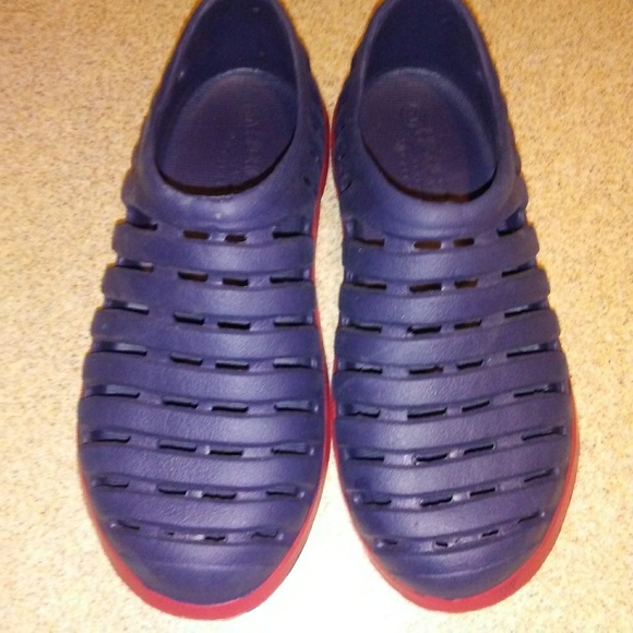 NWOT Navy Blue Red Highlander boy vinyl sandal - Picture 2 of 4